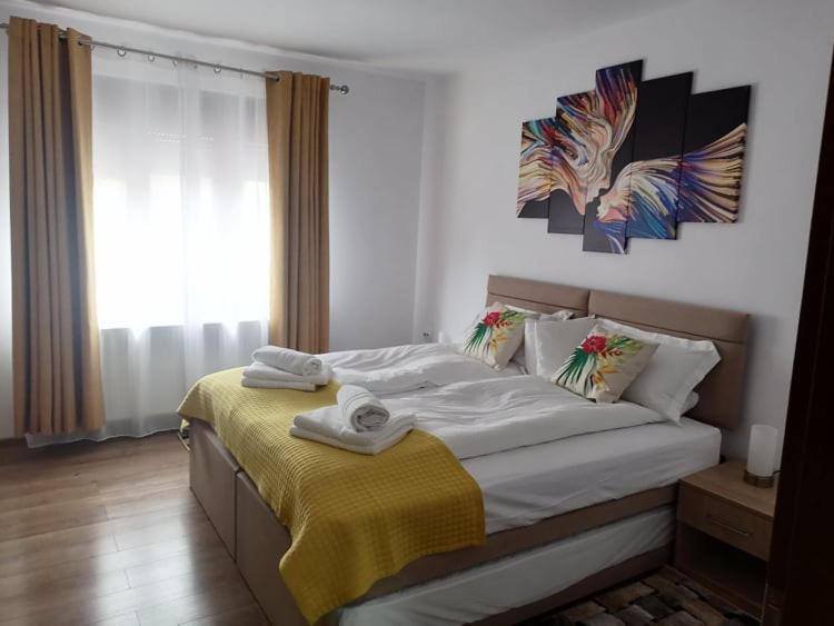 Apartamento Happy House Hunedoara Exterior foto