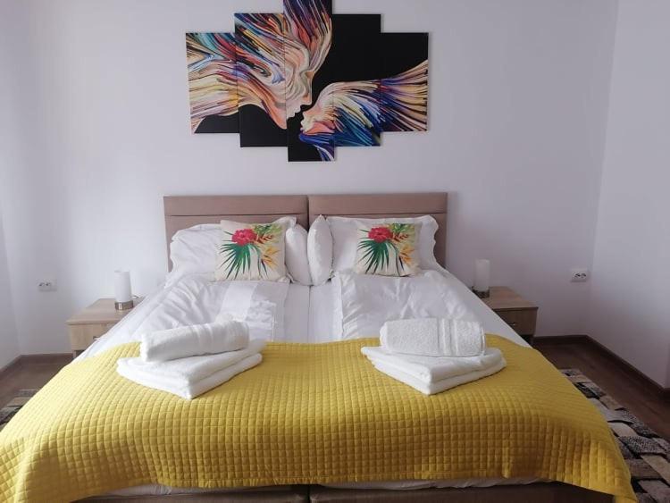 Apartamento Happy House Hunedoara Exterior foto